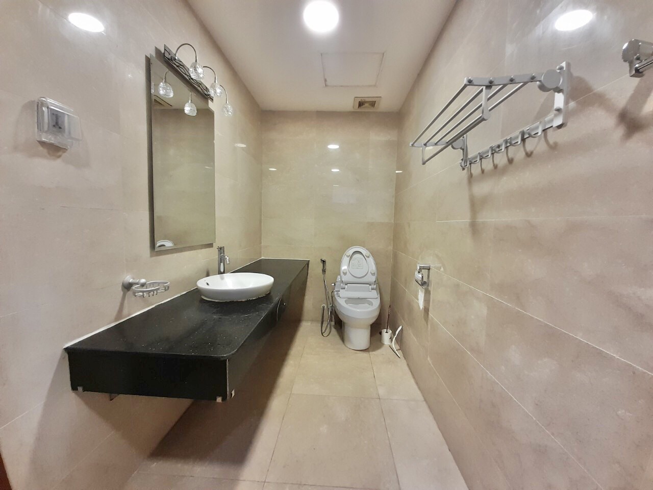 3 bedroom fully furnished apartment for rent in L2 CIPUTRA TAY HO HANOI 10