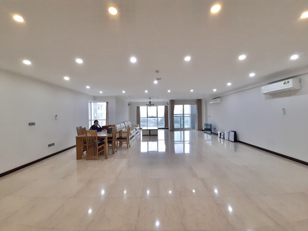 3 bedroom fully furnished apartment for rent in L2 CIPUTRA TAY HO HANOI 2