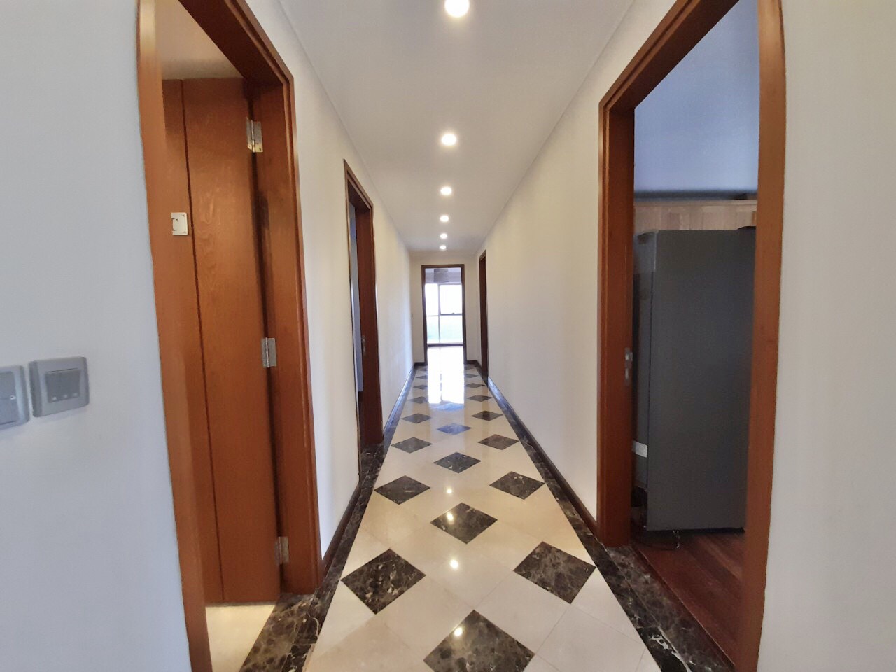 3 bedroom fully furnished apartment for rent in L2 CIPUTRA TAY HO HANOI 4