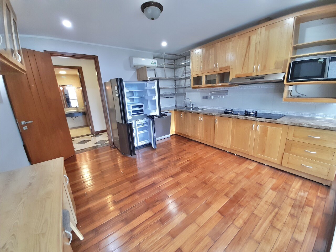 3 bedroom fully furnished apartment for rent in L2 CIPUTRA TAY HO HANOI 5