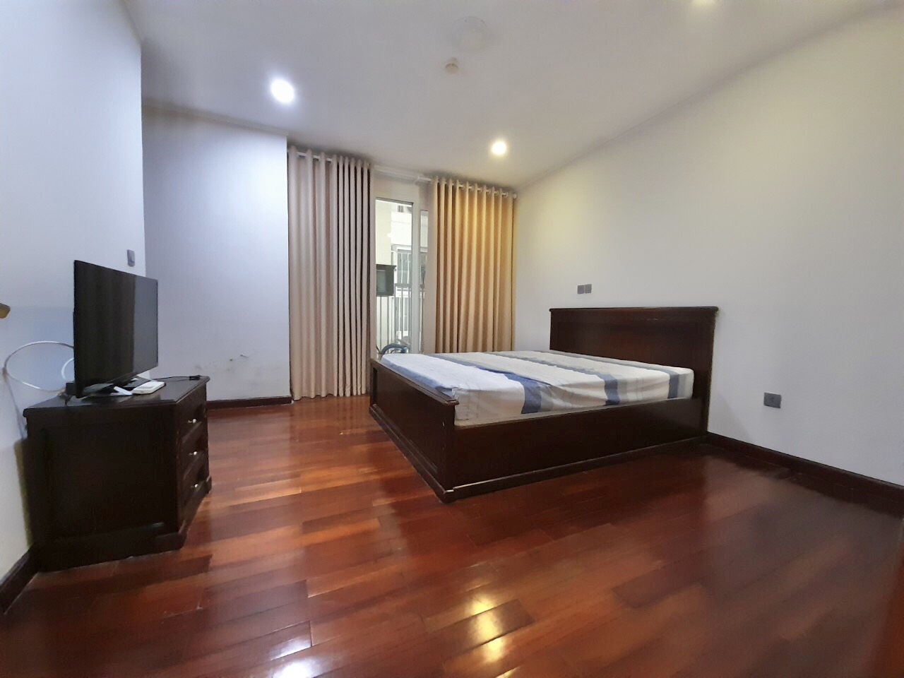 3 bedroom fully furnished apartment for rent in L2 CIPUTRA TAY HO HANOI 9