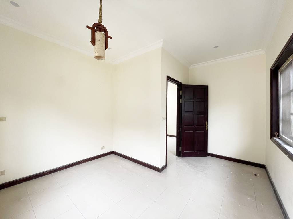Ancient villa for rent in D block - Ciputra Hanoi 19