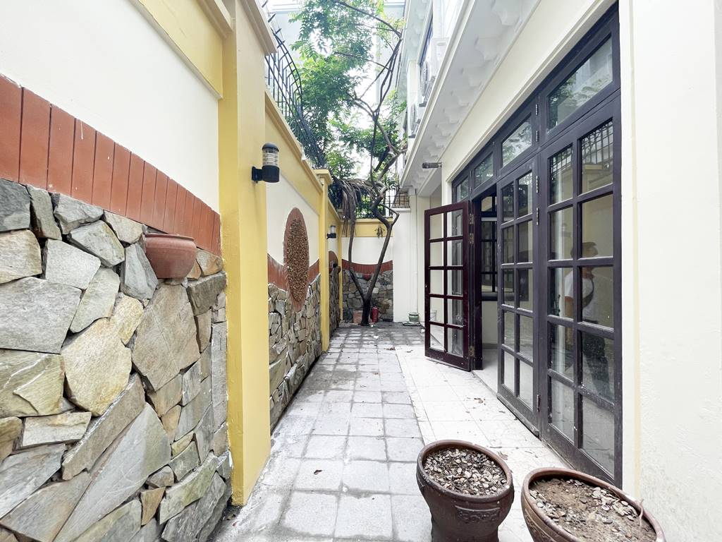 Ancient villa for rent in D block - Ciputra Hanoi 29