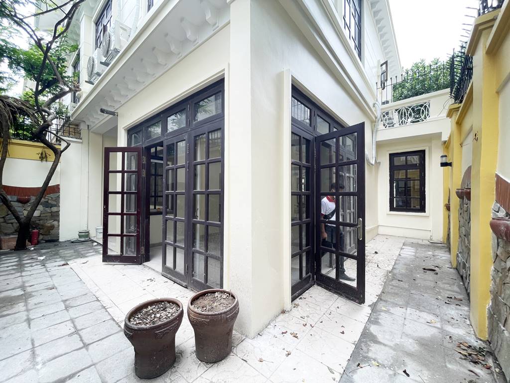 Ancient villa for rent in D block - Ciputra Hanoi 32