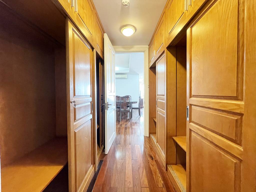 Gorgeous 4 - bedroom apartment for rent in P2 Ciputra 10