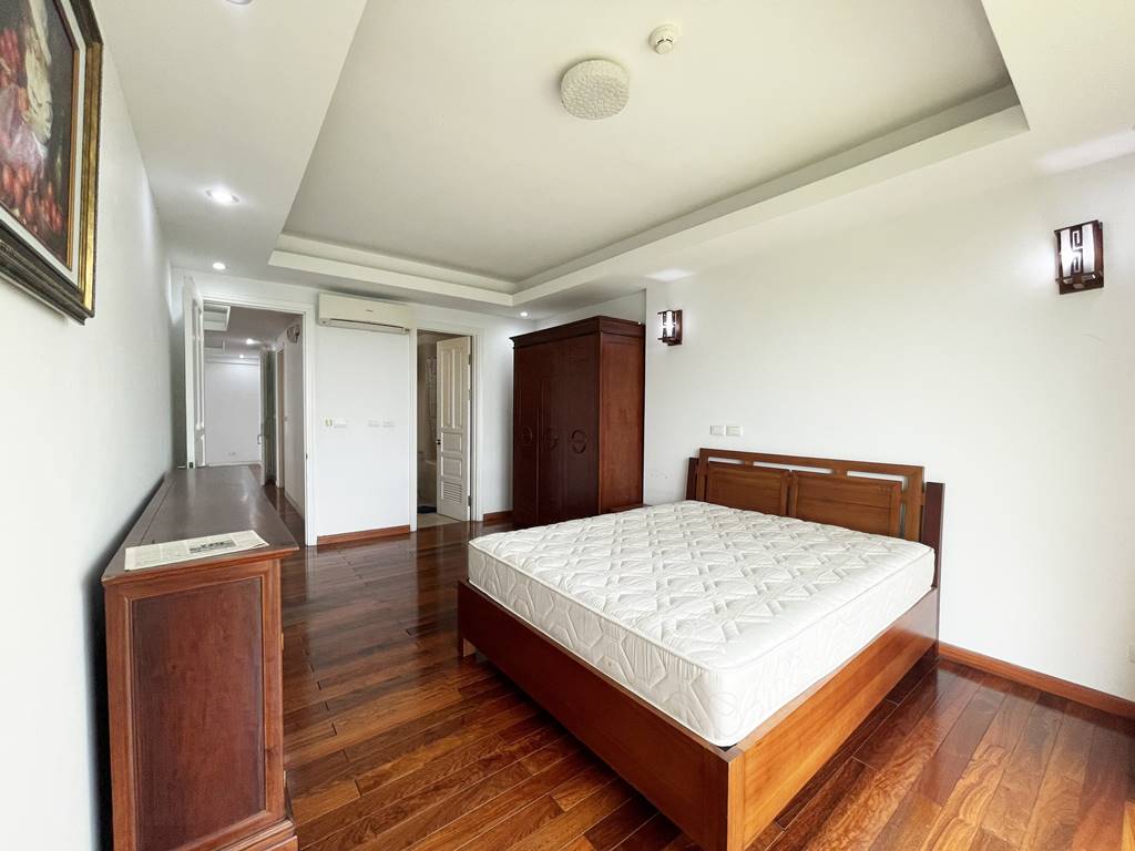 Gorgeous 4 - bedroom apartment for rent in P2 Ciputra 13