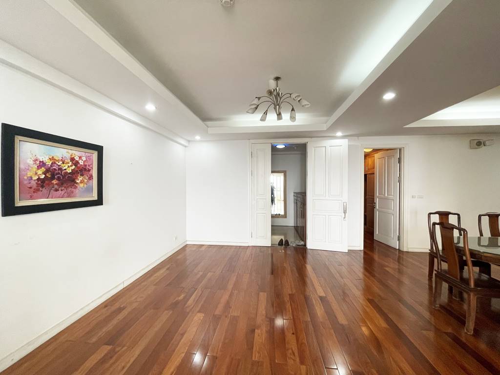 Gorgeous 4 - bedroom apartment for rent in P2 Ciputra 4