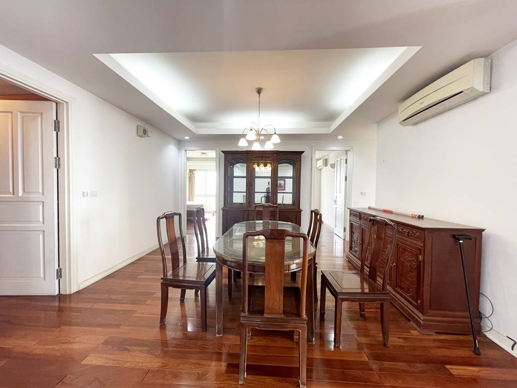 Gorgeous 4 - bedroom apartment for rent in P2 Ciputra 7