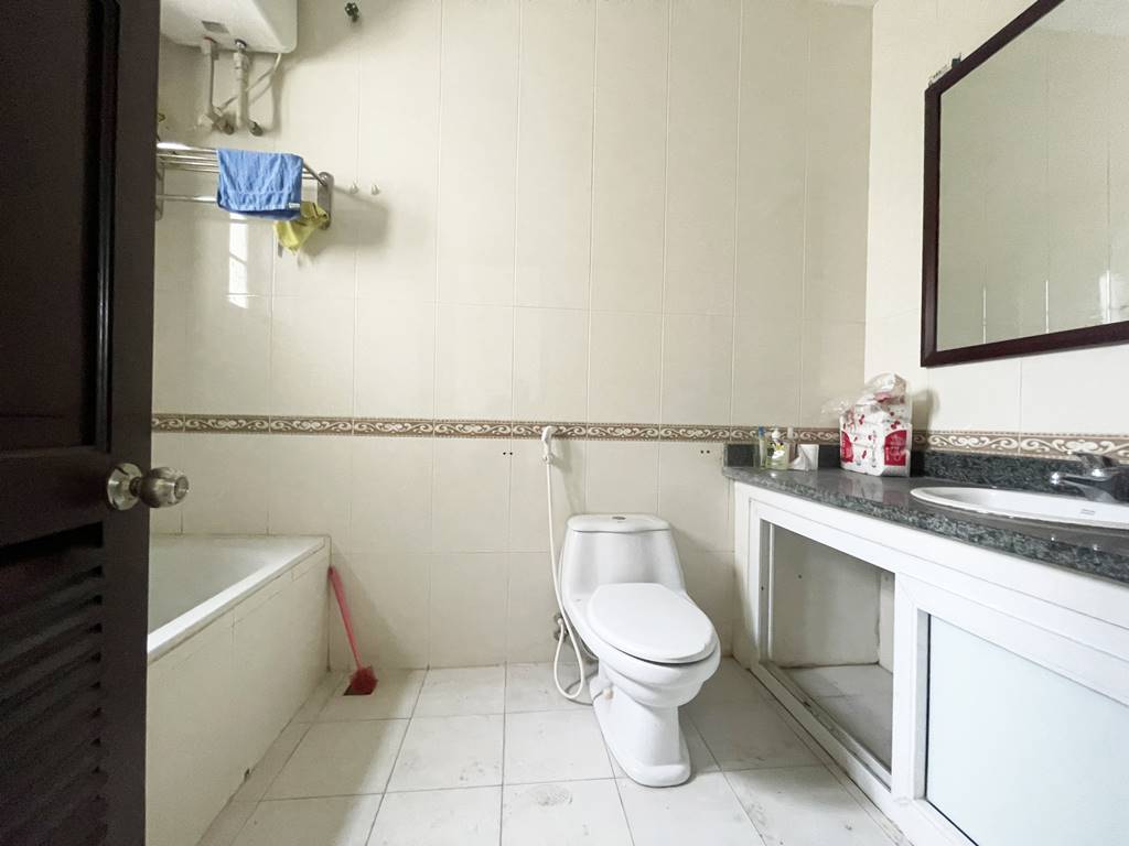 Grand partly furnished villa for rent in G block, Ciputra Tay Ho 17