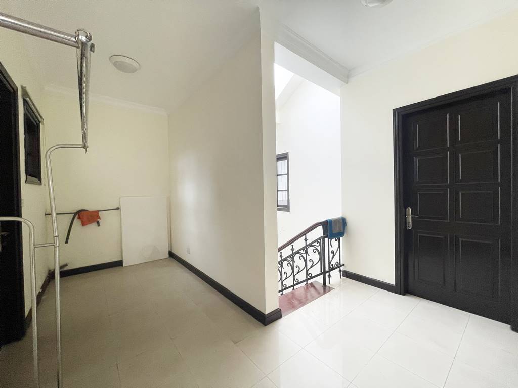 Grand partly furnished villa for rent in G block, Ciputra Tay Ho 2