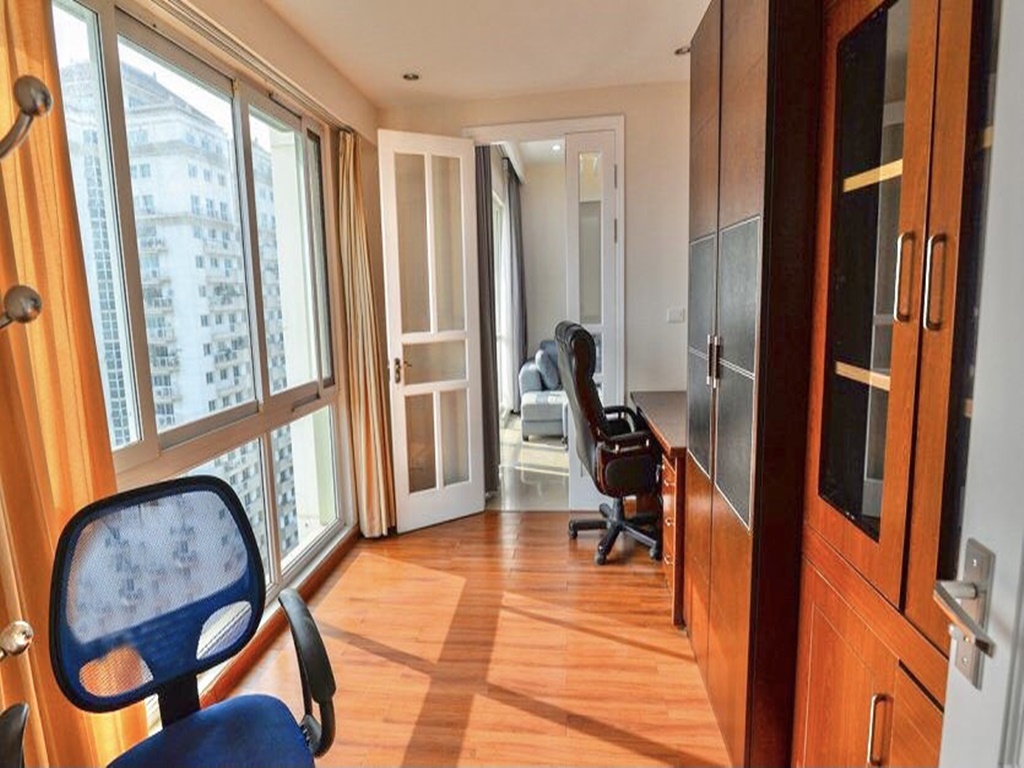 Huge 4-bedroom apartment for rent in Ciputra Tay Ho Hanoi 13