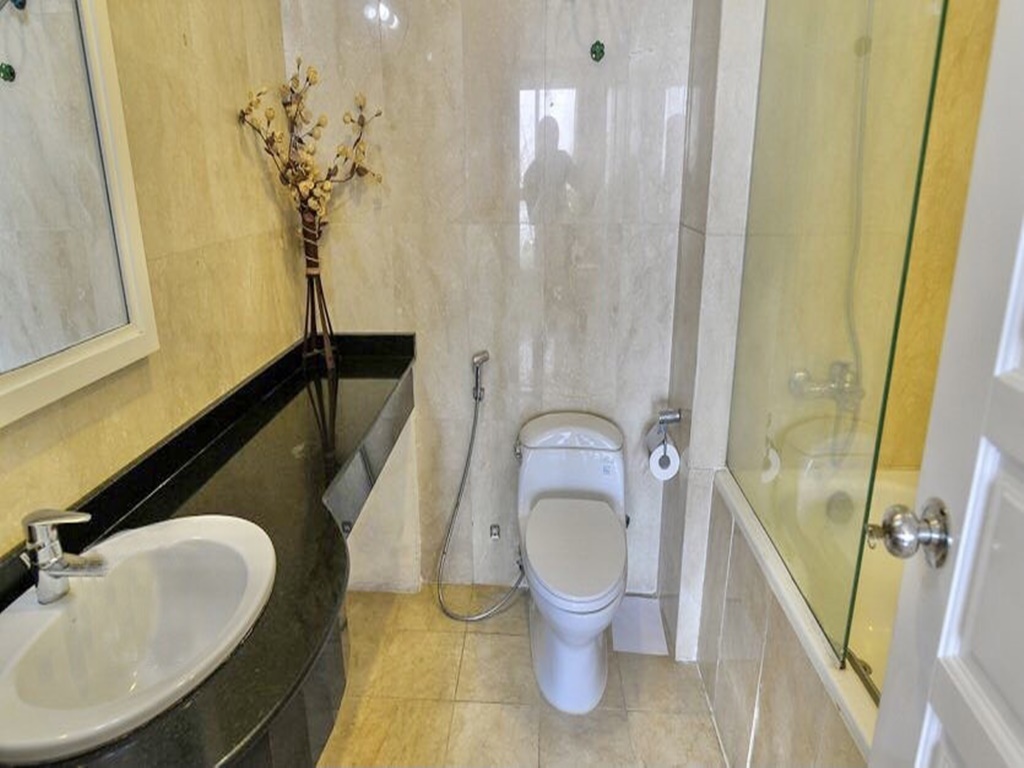 Huge 4-bedroom apartment for rent in Ciputra Tay Ho Hanoi 14