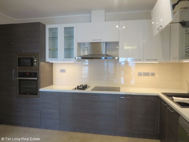 Luxurious apartment for rent in the center of L2 Ciputra 11