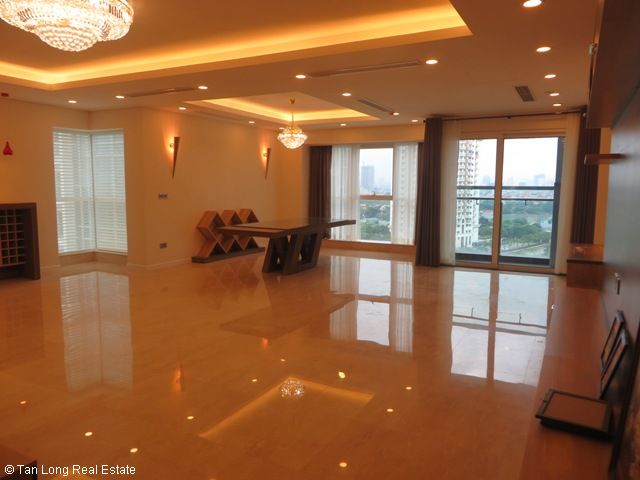 Luxurious apartment for rent in the center of L2 Ciputra 2