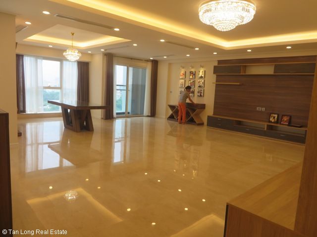 Luxurious apartment for rent in the center of L2 Ciputra 3