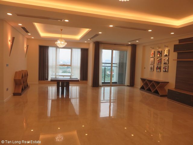 Luxurious apartment for rent in the center of L2 Ciputra 4