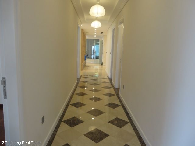 Luxurious apartment for rent in the center of L2 Ciputra 7