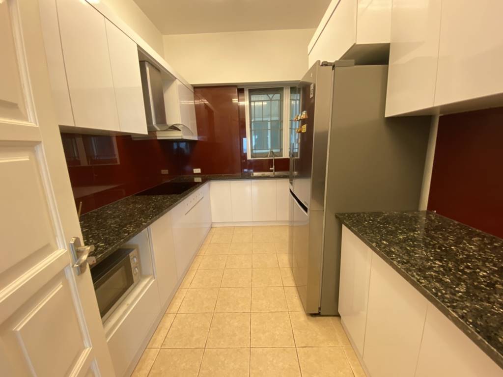 Luxurious apartment with 3 rooms for rent in Ciputra 10