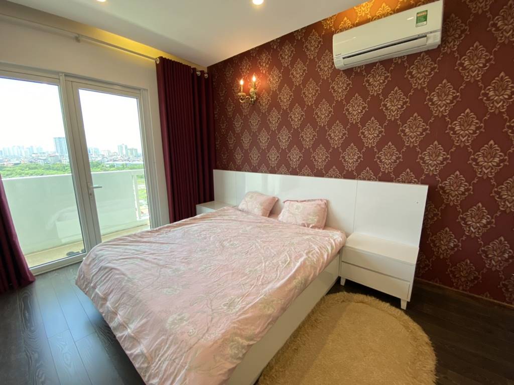 Luxurious apartment with 3 rooms for rent in Ciputra 13