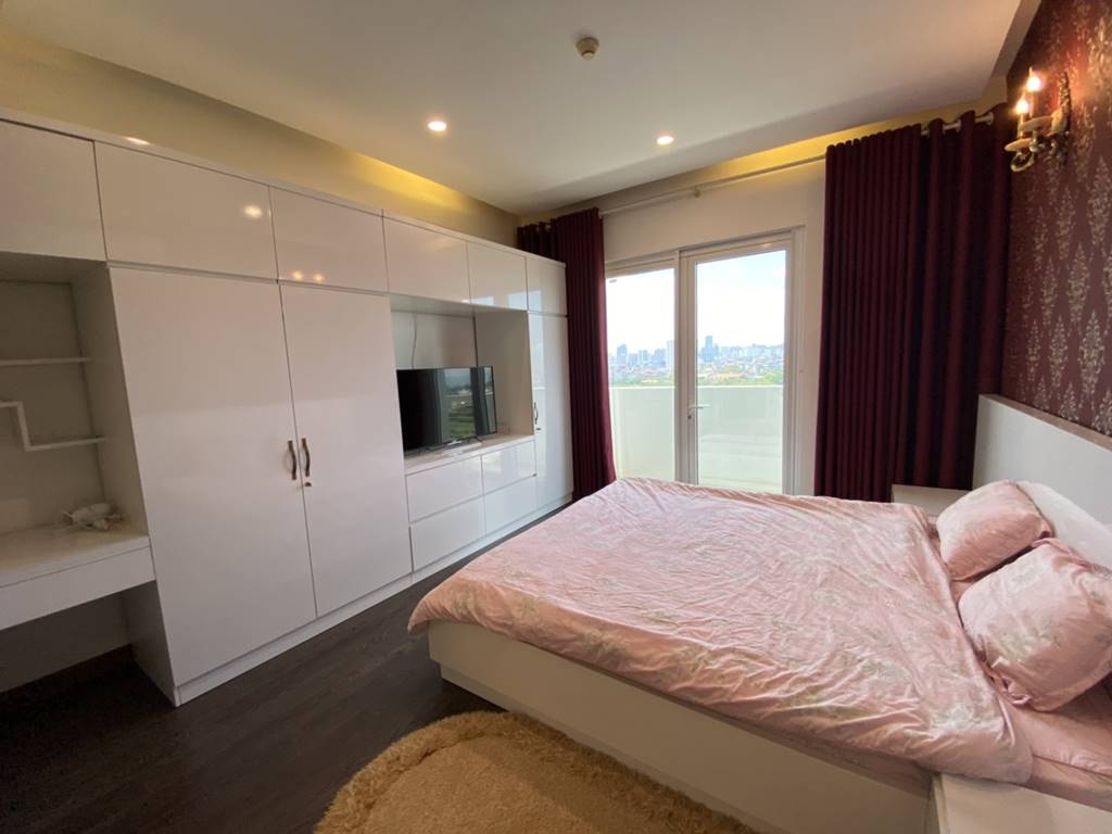 Luxurious apartment with 3 rooms for rent in Ciputra 15