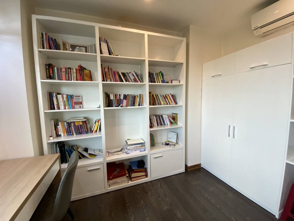 Luxurious apartment with 3 rooms for rent in Ciputra 18