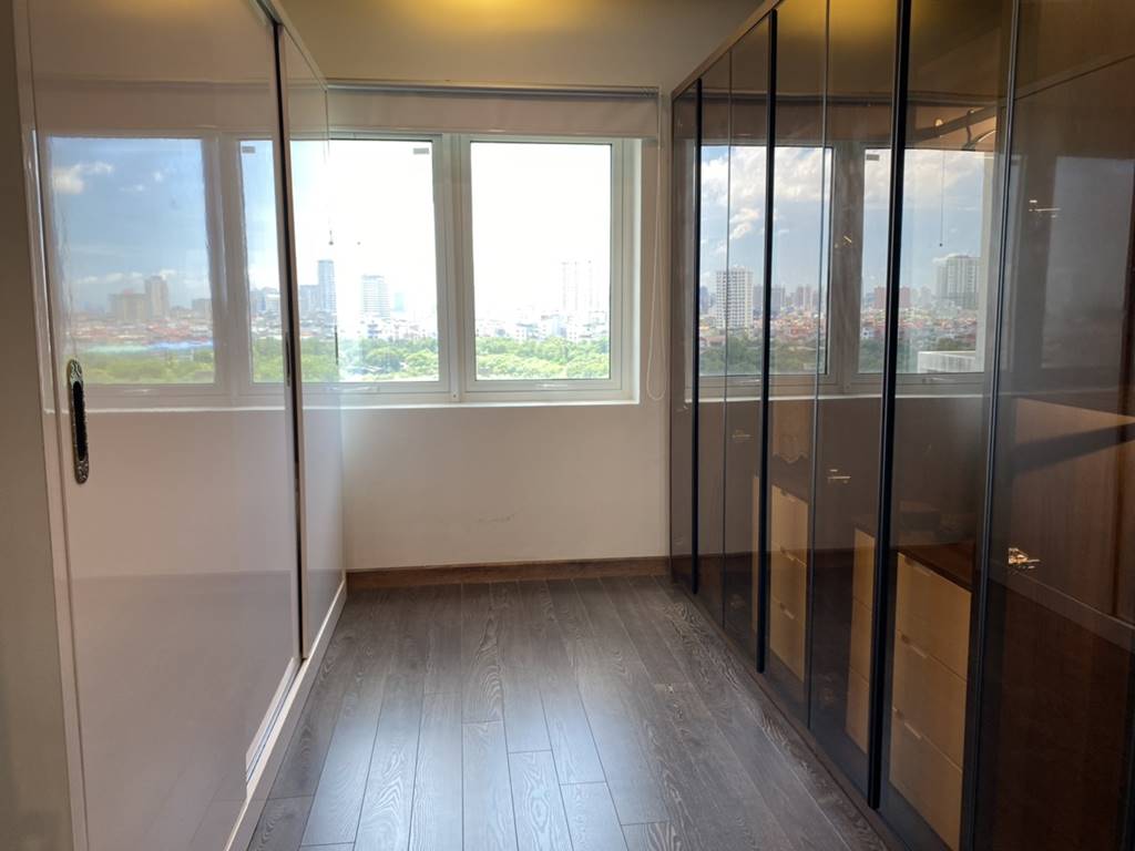 Luxurious apartment with 3 rooms for rent in Ciputra 19
