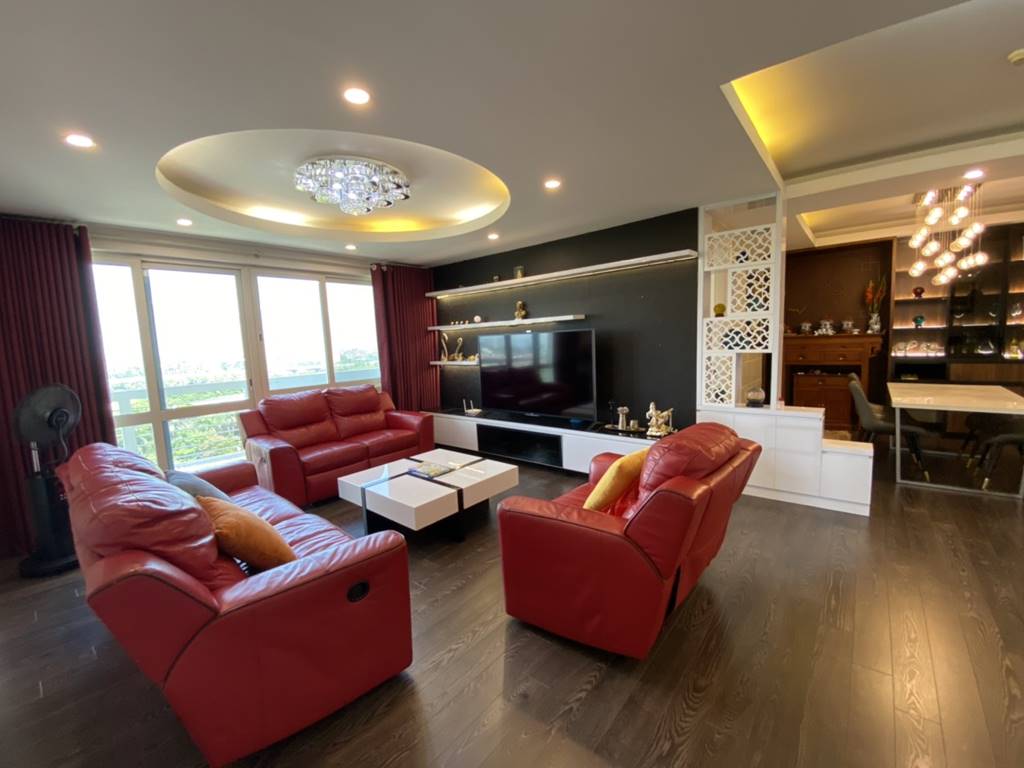 Luxurious apartment with 3 rooms for rent in Ciputra 2
