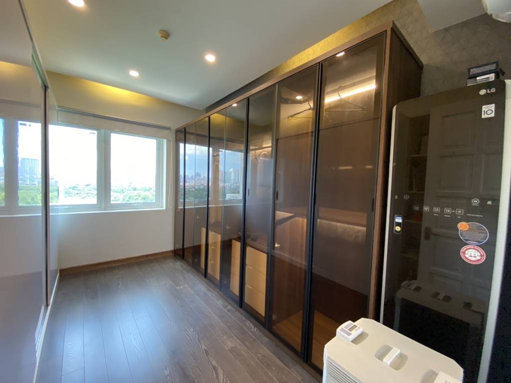 Luxurious apartment with 3 rooms for rent in Ciputra 20