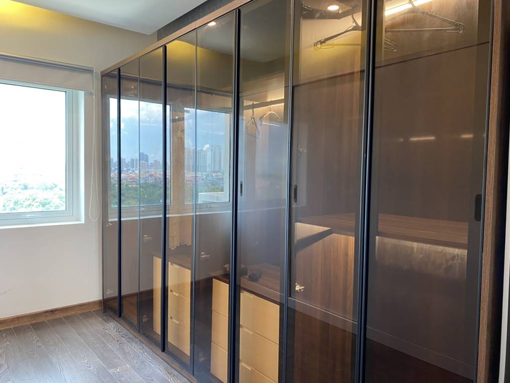Luxurious apartment with 3 rooms for rent in Ciputra 21