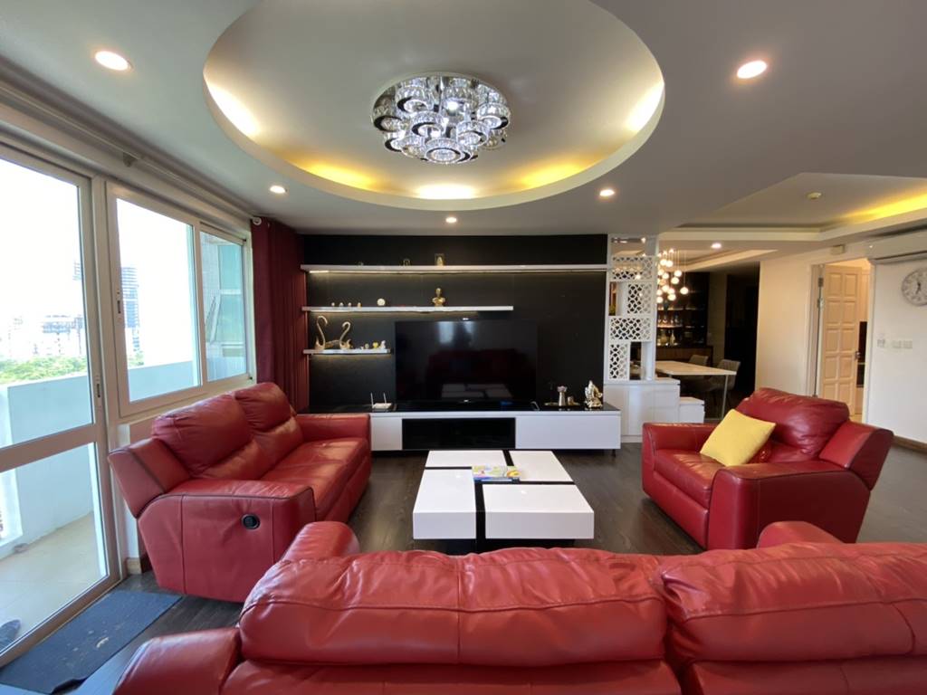 Luxurious apartment with 3 rooms for rent in Ciputra 3