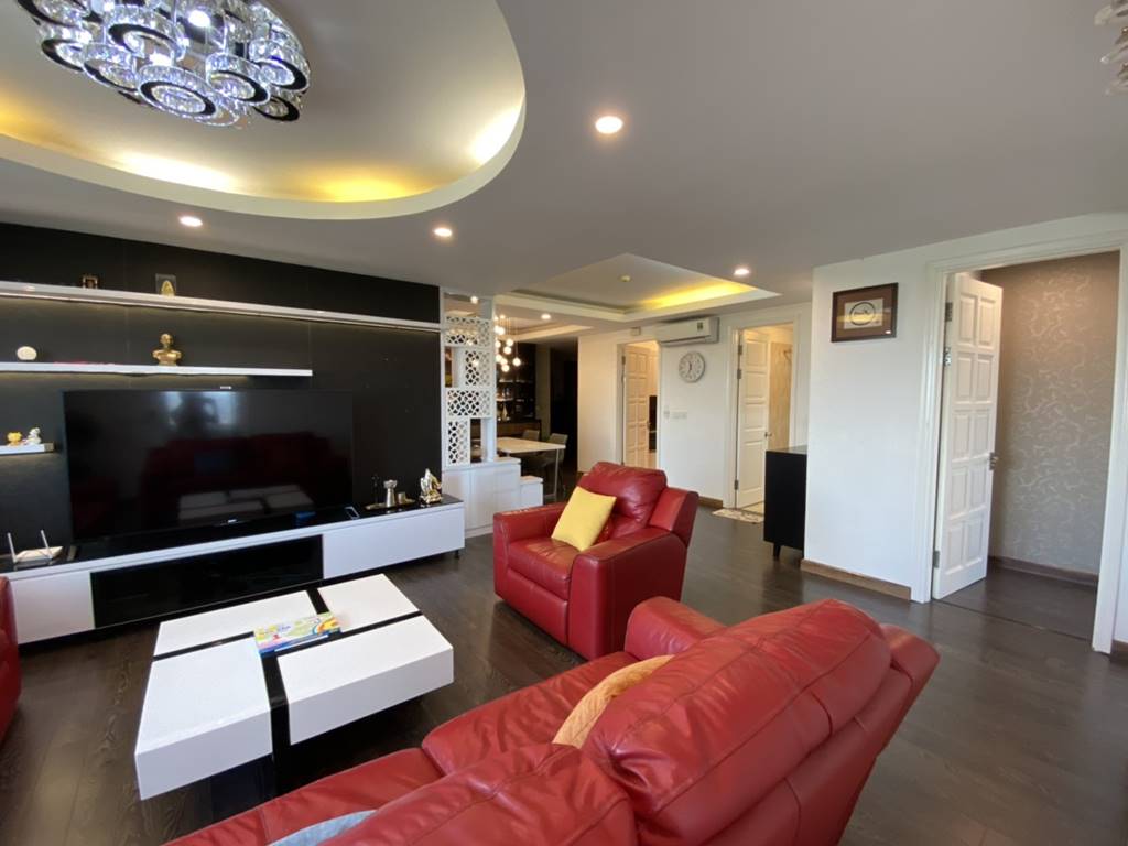 Luxurious apartment with 3 rooms for rent in Ciputra 4