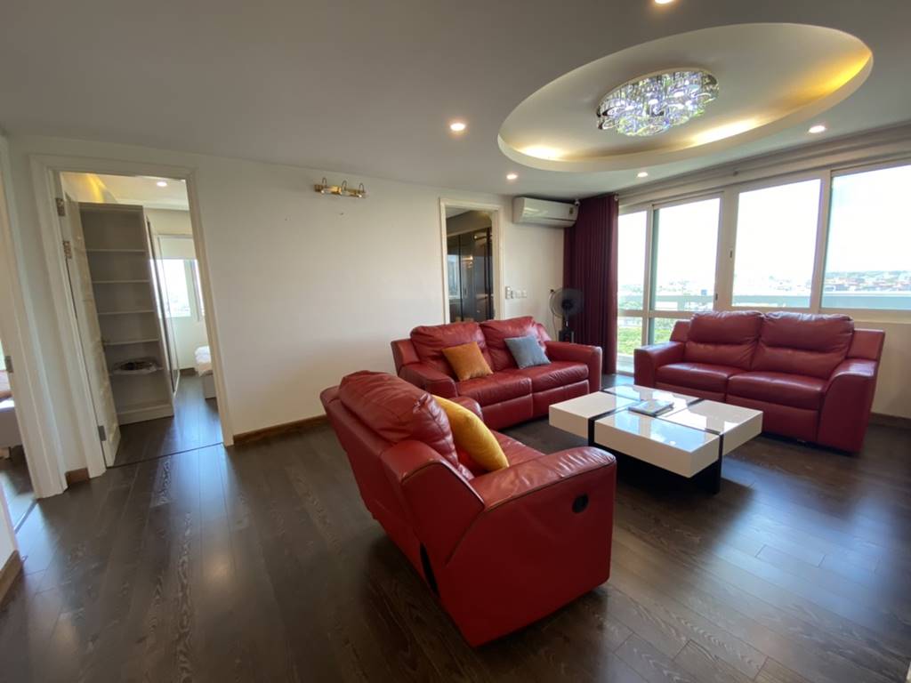 Luxurious apartment with 3 rooms for rent in Ciputra 5