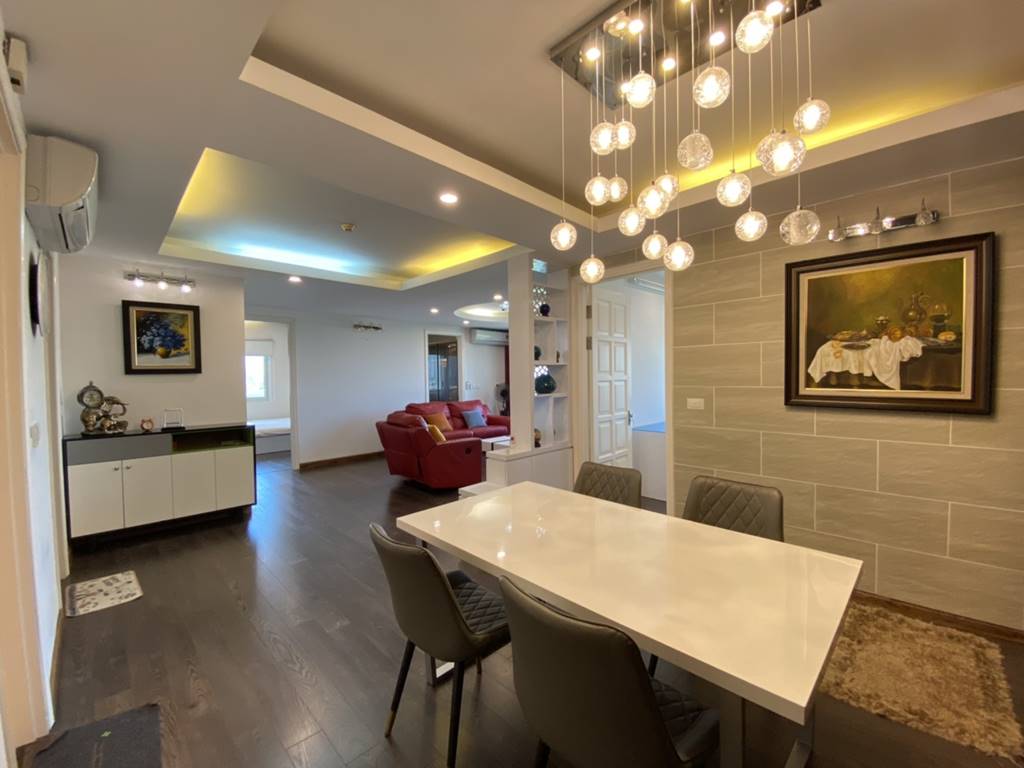 Luxurious apartment with 3 rooms for rent in Ciputra 9