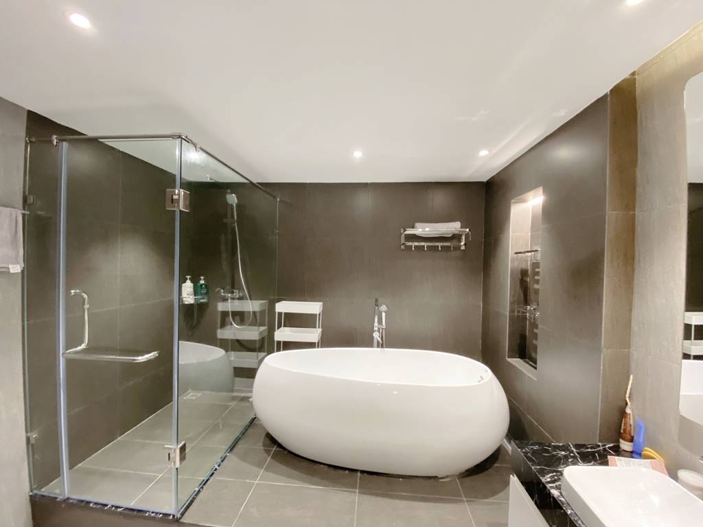 Luxurious elegant Ciputra penthouse for rent in Parklane P1 building 12