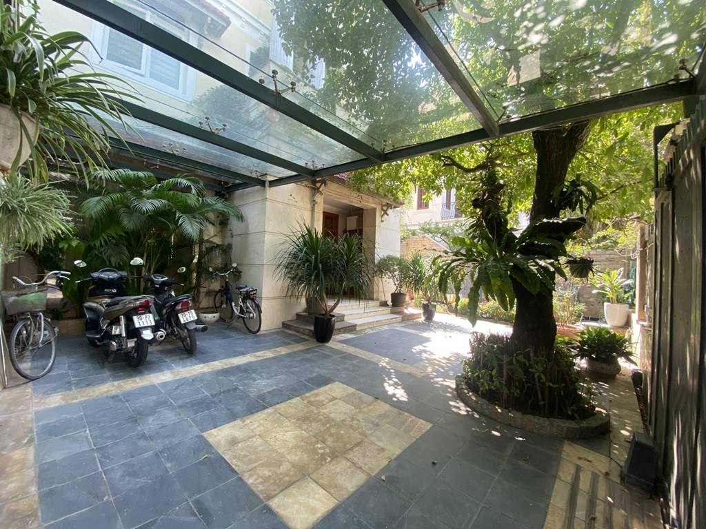 Luxurious villa for rent in C Ciputra, close to SIS Hanoi 2