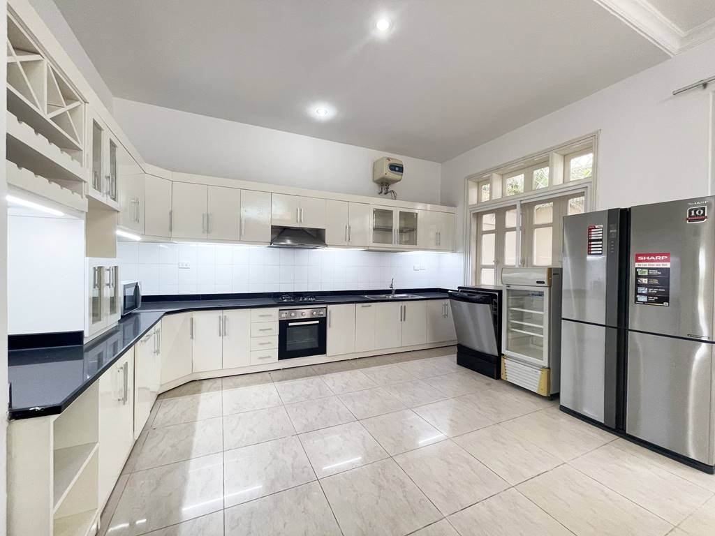 Nice house for rent in D4 Ciputra - 1 min to UNIS Hanoi 10