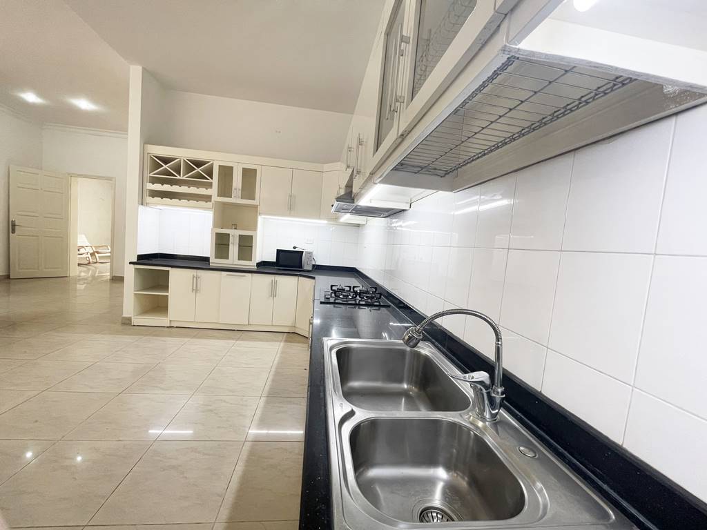 Nice house for rent in D4 Ciputra - 1 min to UNIS Hanoi 12
