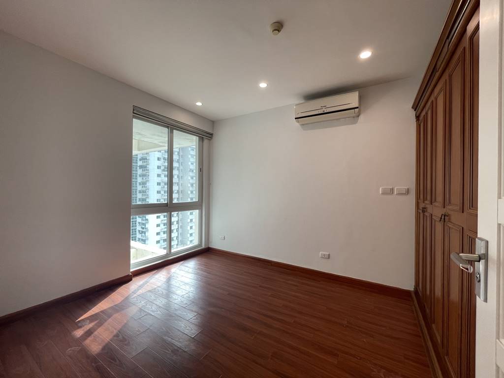 Nice no-option apartment for rent in P1 Ciputra 13