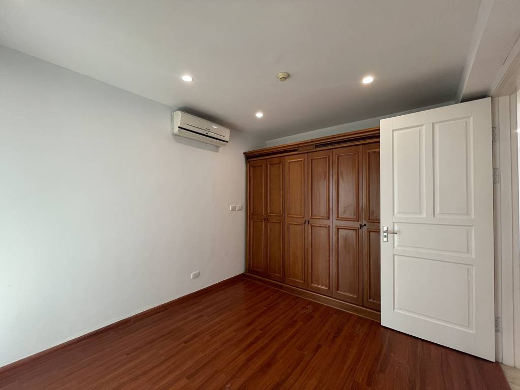 Nice no-option apartment for rent in P1 Ciputra 14