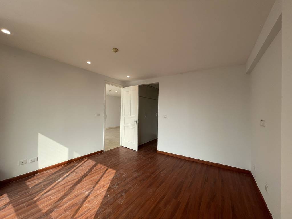 Nice no-option apartment for rent in P1 Ciputra 8