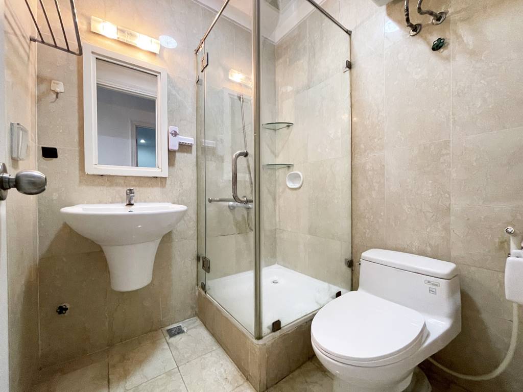 Reasonable - pricing apartment for rent in P2 Ciputra 19