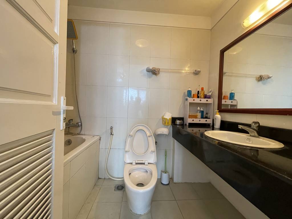 So cheap apartment for rent in E1 Tower, Ciputra Hanoi 18