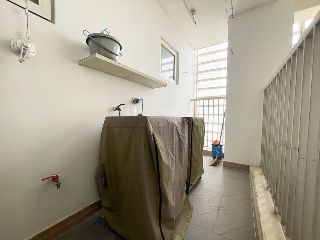 Spacious 3 - bedroom apartment to rent in L2 Ciputra 18