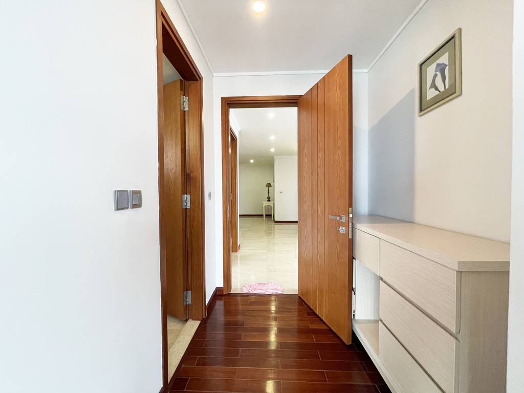 Spacious 3 - bedroom apartment to rent in L2 Ciputra 20