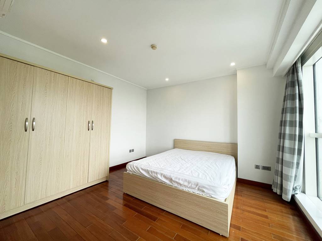 Spacious 3 - bedroom apartment to rent in L2 Ciputra 27