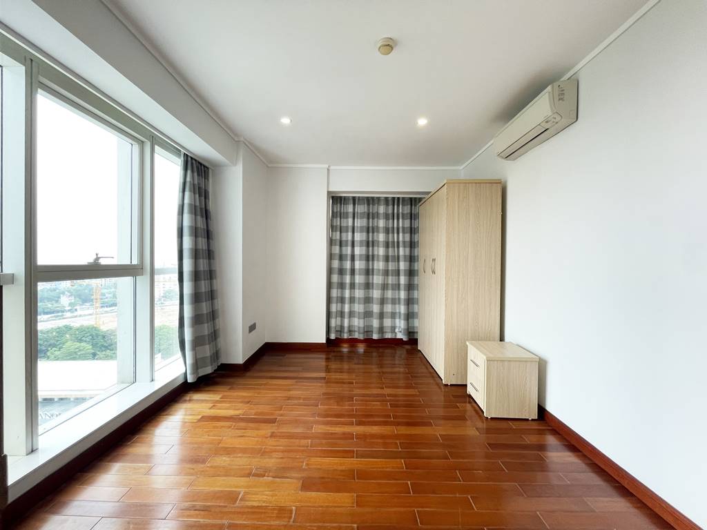 Spacious 3 - bedroom apartment to rent in L2 Ciputra 29