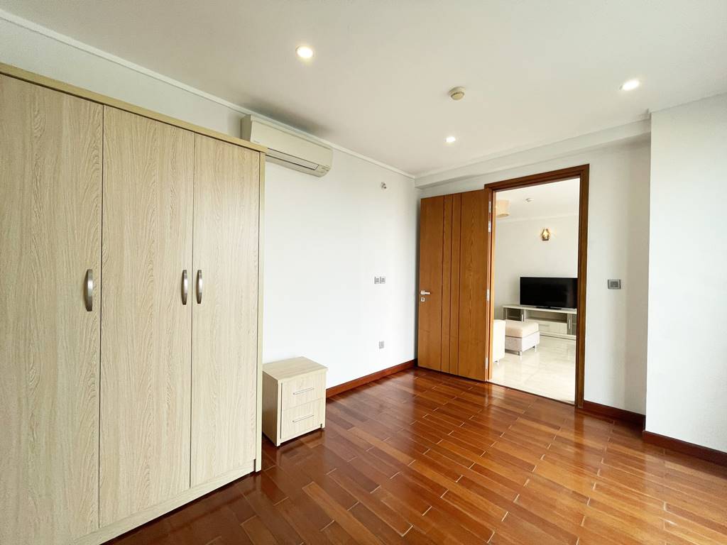 Spacious 3 - bedroom apartment to rent in L2 Ciputra 31