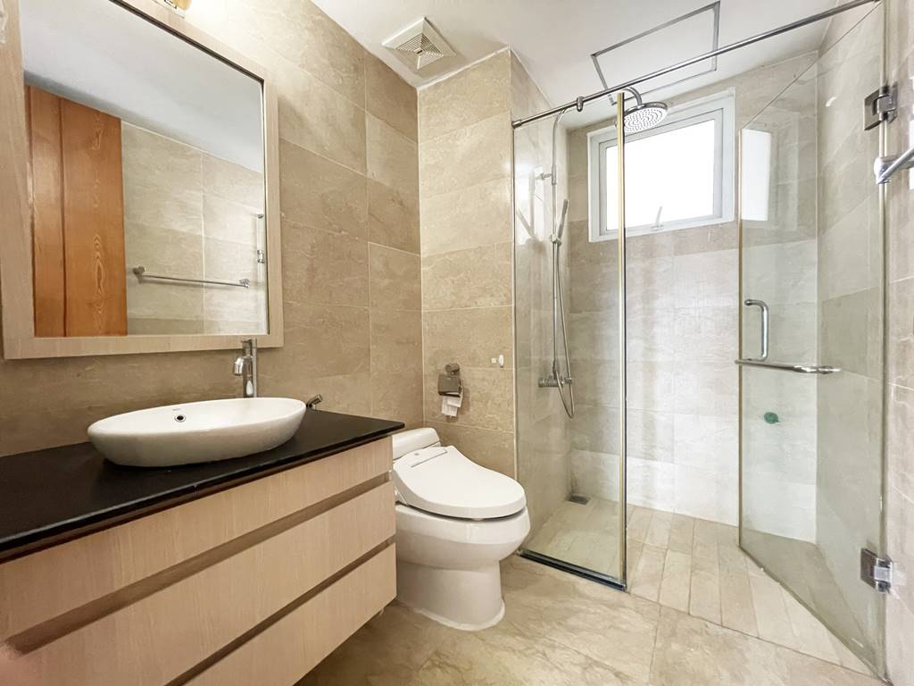 Spacious 3 - bedroom apartment to rent in L2 Ciputra 32