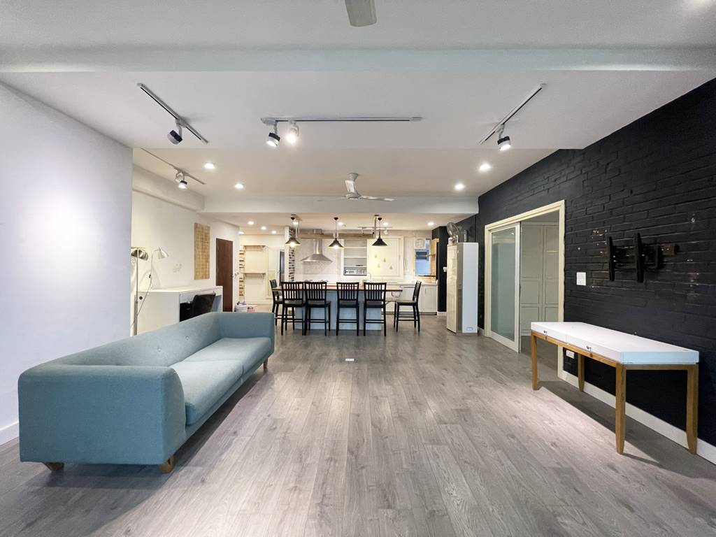 Stunning 2 - bedroom apartment in E1 Ciputra for rent 1