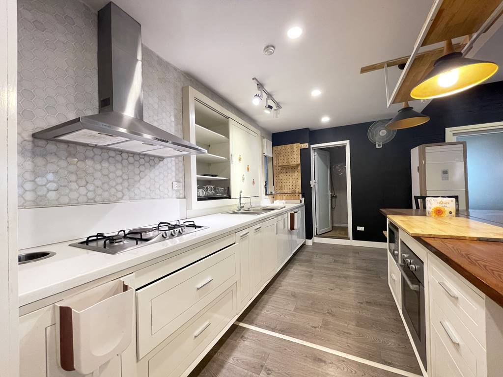Stunning 2 - bedroom apartment in E1 Ciputra for rent 11